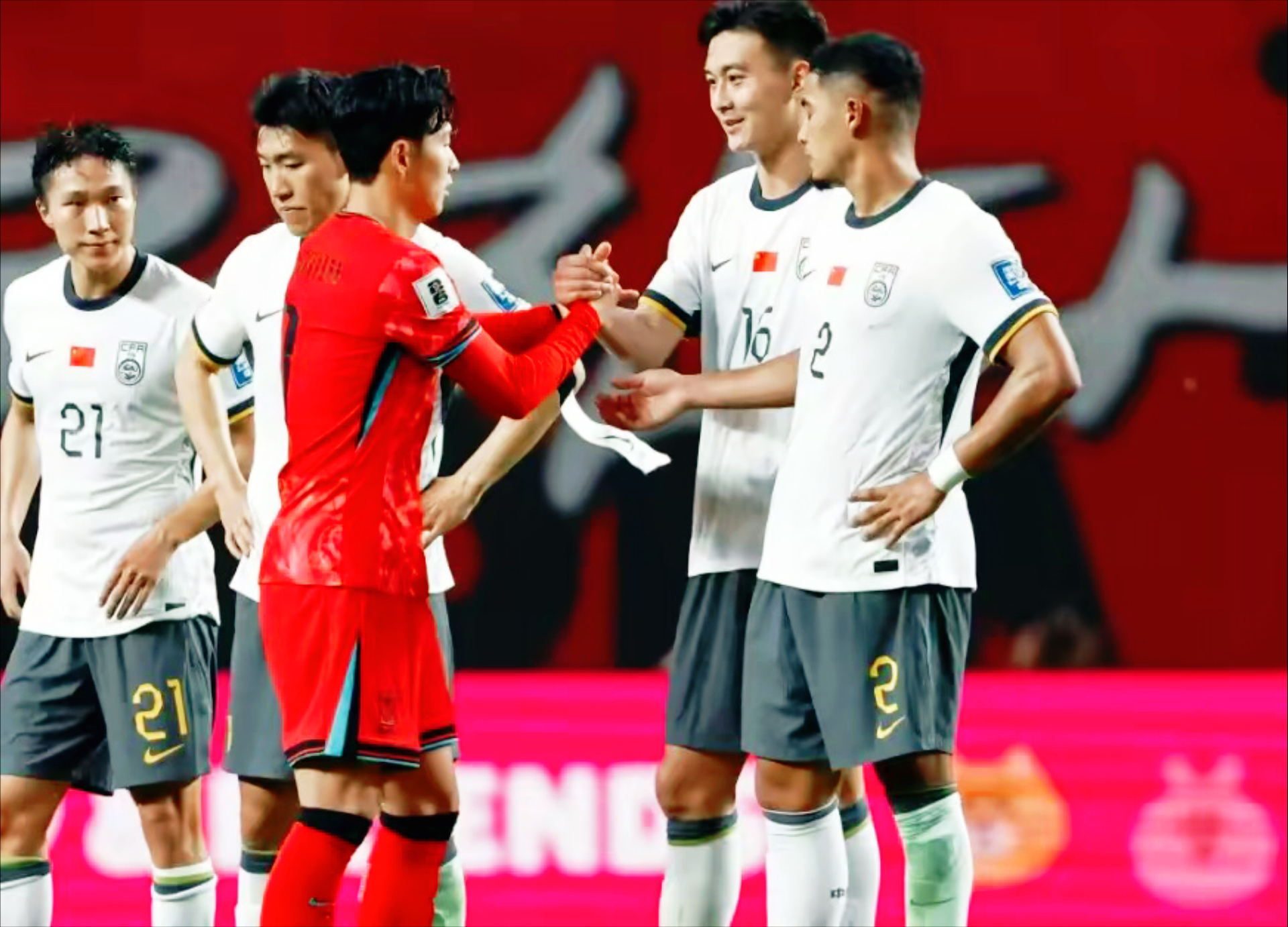 包含国际足坛上一场难分难解的胜负之战的词条